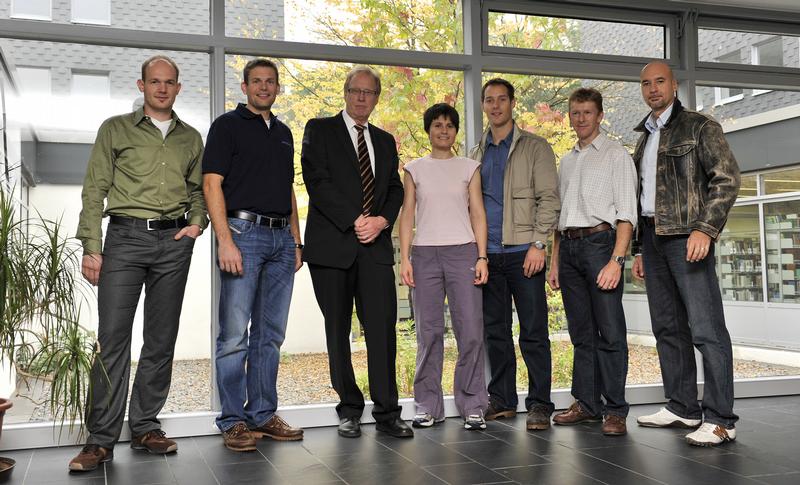 Dr. Jochen Pleines, Leiter des Landesspracheninstituts an der Ruhr-Universität Bochum (LSI) empfängt die sechs Astronauten zu ihrem Intensivkurs russisch. Von links nach rechts: Alexander Gerst (Deutschland), Andreas Mogensen (Dänemark), Dr. Jochen Pleines, Samantha Cristoforetti (Italien), Thomas Pesquet (Frankreich), Timothy Peake (Großbritannien) und Luca Parmitano (Italien).