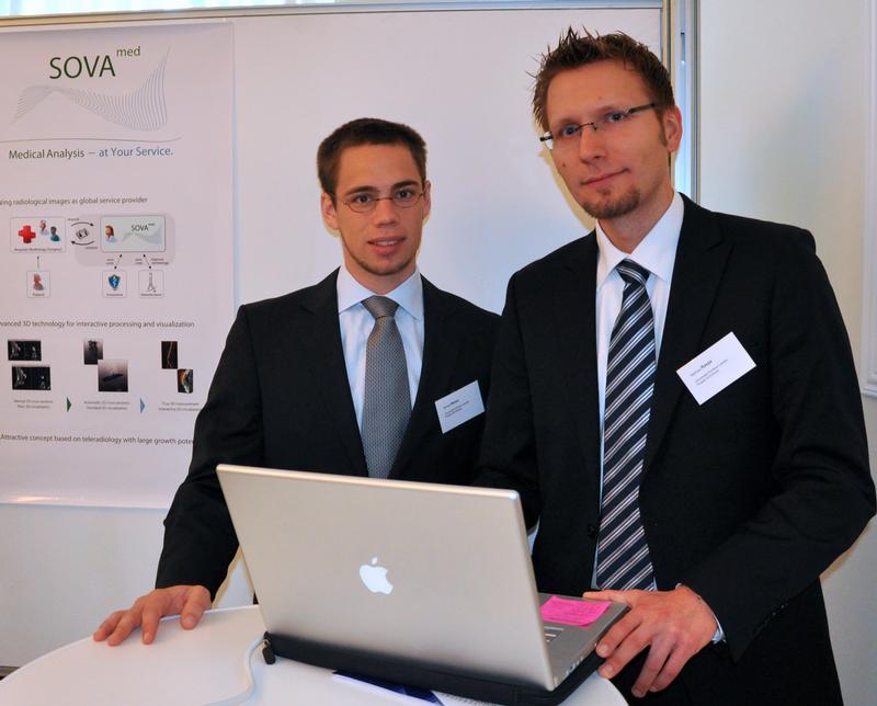 Die SOVAmed-Gründer Michael Raven (WHU) und Dr. Matthias Raspe (Universität Koblenz-Landau, v.li). Foto: WHU