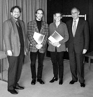 Bild von links: Prof. Dr. Georg Meichsner, Andreas Märklin, Carolin Völlm und Herr Heinz Blum (Fa. Mankiewicz)