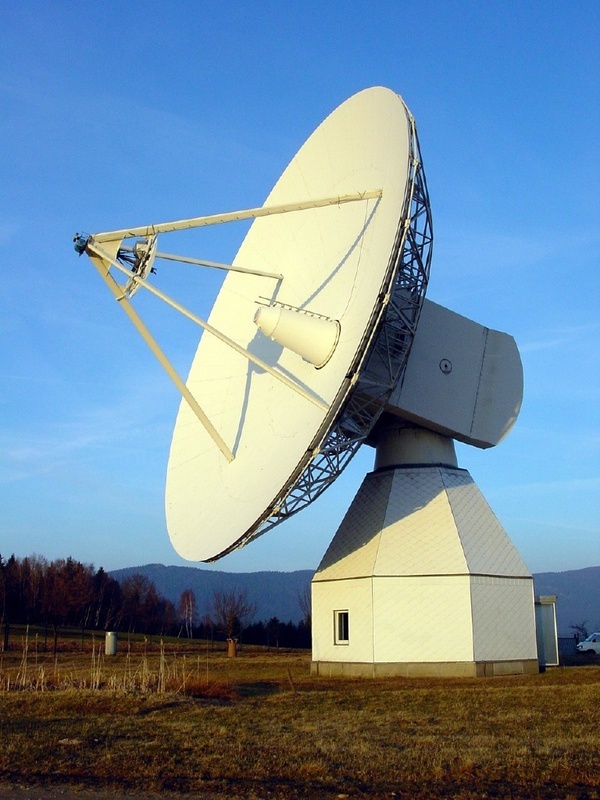 Auch das Radioteleskop Wettzell (20 Meter Durchmesser, im Bayerischen Wald bei Kötzting), betrieben vom Bundesamt für Kartographie und Geodäsie und der TU München, wird regelmäßig für Messungen "eingespannt".