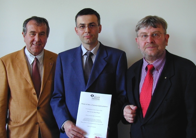 Dr. Kai Meyer-Rogge mit den beiden Studiengangleitern Prof. Ernst Stadlbauer (links) und Prof. Rainer Voges (rechts)