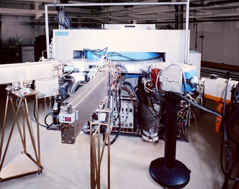 Das Kompaktzyklotron des Forschungszentrums Karlsruhe wird in Zukunft von der ZAG Zyklotron AG, die frühere Mitarbeiter des Forschungszentrums gegründet haben, betrieben.
