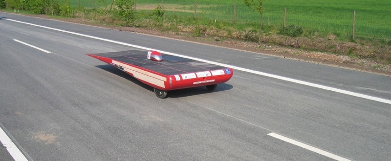 HansGo! bei einer Testfahrt auf der noch nicht fertiggestellten A31. Nur die staunenden Kühe fehlen...