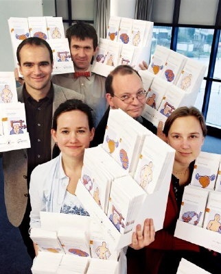Das Wittener Team von evidence. de entwickelte die Fortbildungmodule. Projektleiter Dr. Martin Butzlaff (im Bild hinten): "Wir wollen zeigen, dass Online-Fortbildung auch Spaß macht."