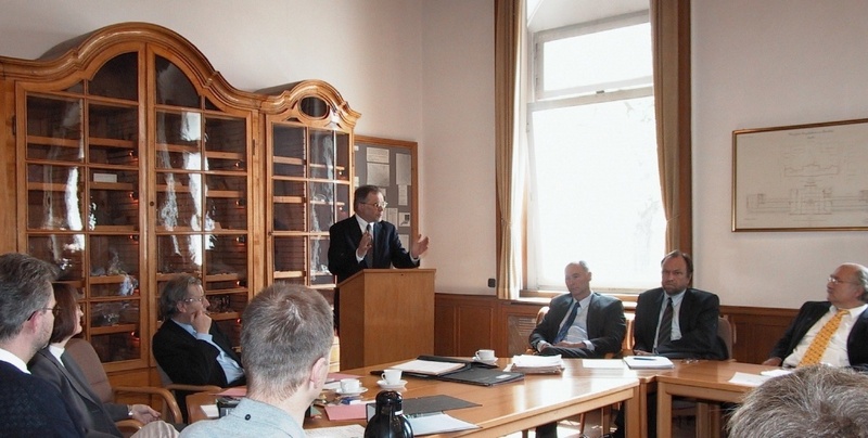 Präsident Professor Brandt erläuterte Grundzüge seines Konzeptes vor dem Senat.