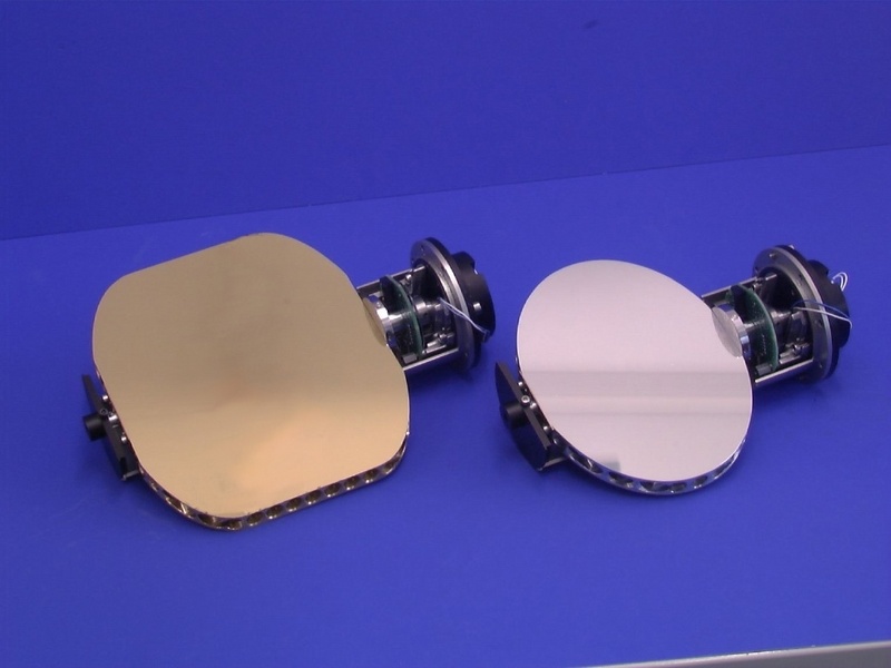 Spiegel für den I-Wake-Scanner in Leichtgewichttechnik. Rechts der Spiegel für die Vertikal-, links für die Horizontalablenkung. © Fraunhofer IOF