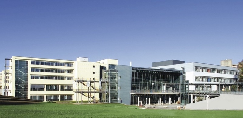 Die neugebaute Medizinische Universitätsklinik im Neuenheimer Feld. / Foto: Medienzentrum Universitätsklinikum Heidelberg.