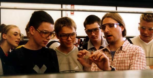 Wissenschaft ist ganz schön spannend, vor allem im Erlebnispark Chemie auf der JUMAX. Foto: Emmerich