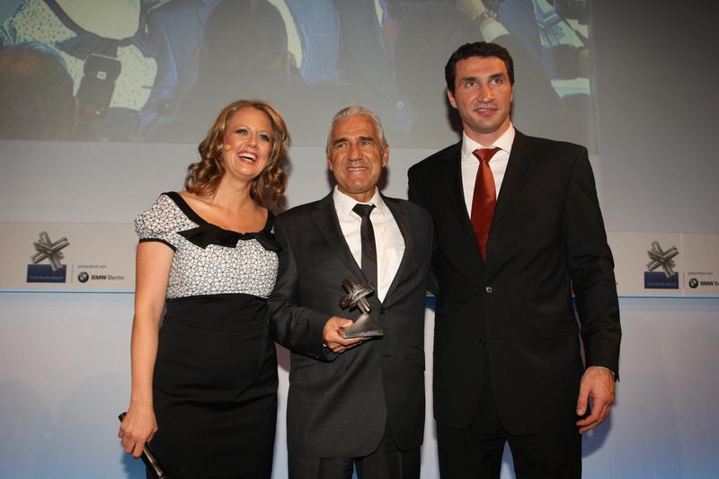 Wladimir Klitschko überreicht Felix Burda Award 2009 an Jörg Berger