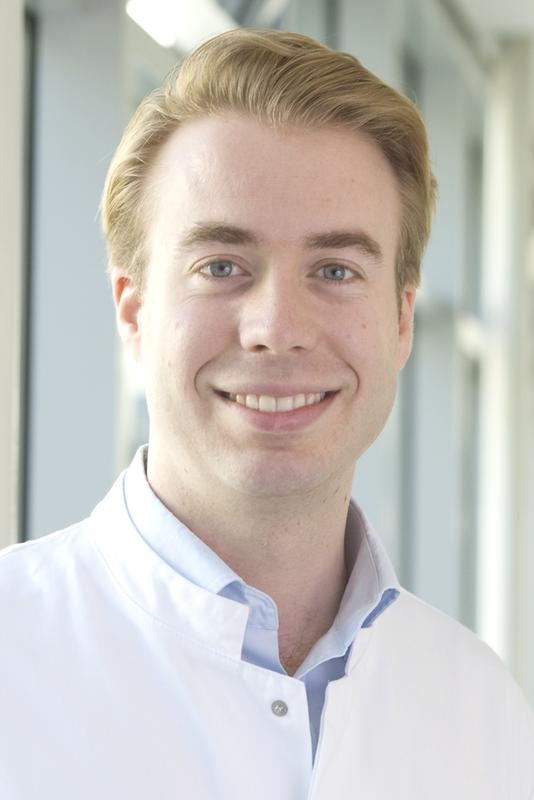 Dr. Christoffer Gebhardt, Assistenzarzt an der Universitäts-Hautklinik Heidelberg, wurde gleich mit drei Preisen ausgezeichnet.