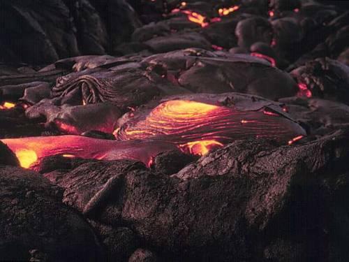 Aus dem Feuer geboren: Vulkane
