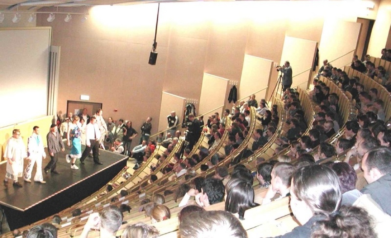 Künstler des Senftenberger Theaters Neue Bühne präsentierten Ausschnitte des Glück auf Festes.