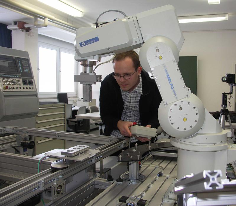 Im Labor Produktionstechnik