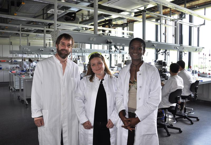 Unterstützen Lehre und Forschung in den Bachelor- und Master-Studiengängen Pharmazeutische Biotechnologie an der Hochschule Biberach: die neu berufenen Professoren  Dr. Friedemann Hesse, Dr. Katharina Zimmermann und Dr. Chrystelle Mavoungou.   