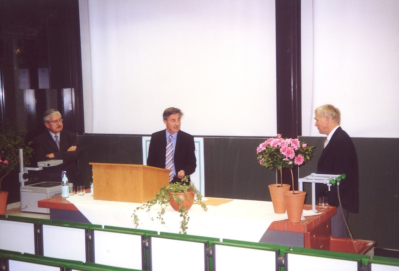 Hochkarätige Experten beim RRV-Symposium: (von rechts) Nürnbergs Stadtrechtsdirektor Dr. Hartmut Frommer, Ministerialdirigent Professor Dr. Konrad Goppel sowie der Bayreuther Lehrstuhlinhaber für Wirtschaftsgeographie und Regionalplanung, Professor Dr. Drs. h.c. Jörg Maier