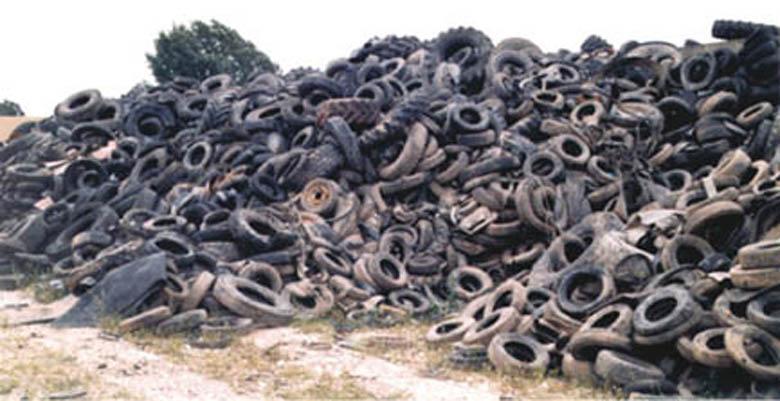 Vier Millionen Tonnen Altgummi, vor allem Reifen, fallen jedes Jahr allein in Europa an. Chemnitzer Wissenschaftler fanden heraus, wie man den Abfallgummi wieder aufbereiten kann. Dafür gab's jetzt Lob von Bundestagsvizepräsident Seiters.