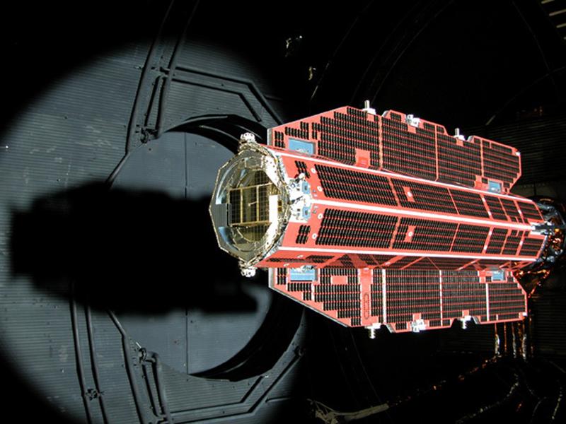 GOCE - Der Satellit zur Vermessung der Erdschwerer und der Ozeanströmung (Gravity Field and Steady-State Ocean Circulation Explorer) umrundet die Erde seit März 2009