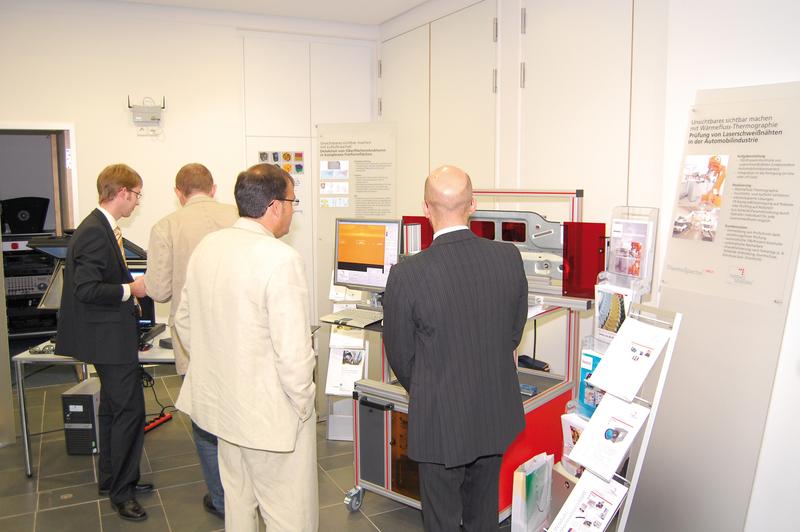 Neben den Fachvorträgen informierte eine Ausstellung mit aktuellen Systemen über die Möglichkeiten und Grenzen verschiedener Bildverarbeitungs-Technologien 