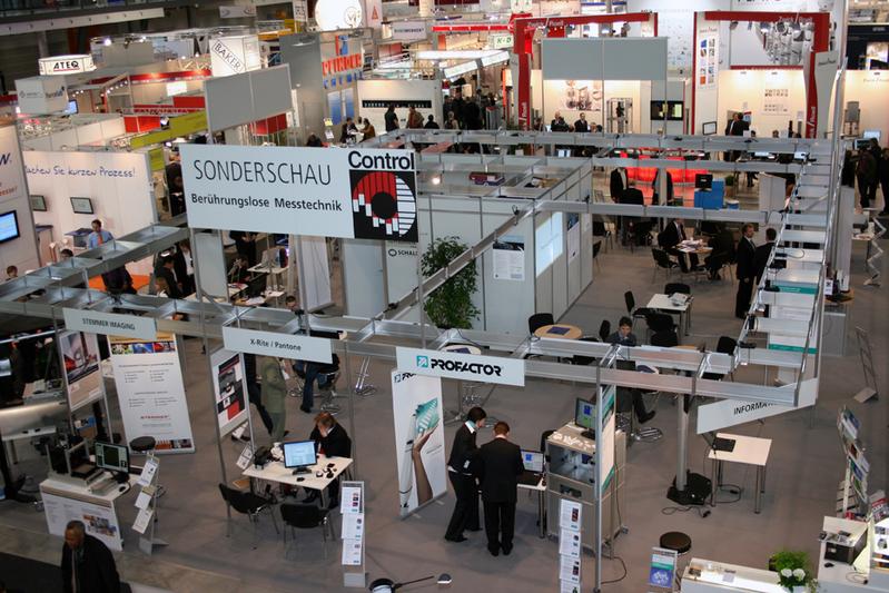 Messestand der Sonderschau »Berührungslose Messtechnik« bei der Control 2010