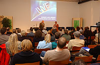 Bilder aus den Lebenswissenschaften 2004: umfangreiche Information und konstruktive Gespräche rund um das Thema "Artenschutz" 