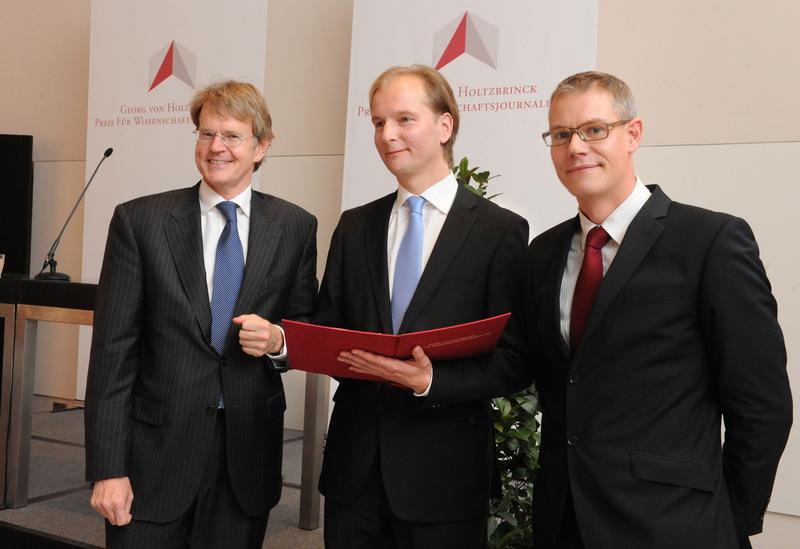 Stefan von Holtzbrinck, Preisträger Print Richard Friebe und Laudator  Dr. Carsten Könneker, Chefredakteur Spektrum der Wissenschaft