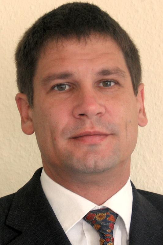 Prof. Dr. Ralf-Michael Marqurdt vom Fachbereich Wirtschaftsrecht der Recklinghäuser Abteilung der Fachhochschule Gelsenkirchen ist Marktexperte. Am Freitag, 05. November, unterstützt er als Experte den Landtag bei der Beratung des Gesetzentwurfs zur Abgrenzung der Betätigungsfelder öffentlicher Unternehmen, insbesondere der Stadtwerke.