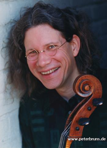 Cellist Peter Bruns gehört zum Dozententeam des Rostocker Sommercampus'