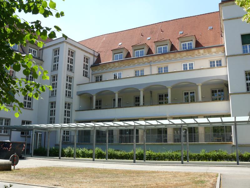 Die ehemalige Frauenklinik der Universität leipzig wird derzeit zu einem modernen Forschungsstandort für die regenerative Medizin um- und ausgebaut.