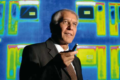 Professor Schew-Ram Mehra, Leiter des Studienganges »Master Online Bauphysik«. 