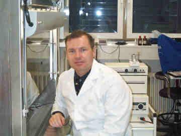 Dr. Gerald Münch im Labor