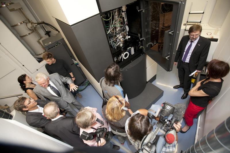Das ASTEM (Austrian Scanning Transmission Electron Microscope) ist in Europa einzigartig. Es wurde an der TU Graz im Rahmen von "60 Jahre Elektronenmikroskopie in der Steiermark" am 22. Juni 2011 offiziell in Betrieb genommen.