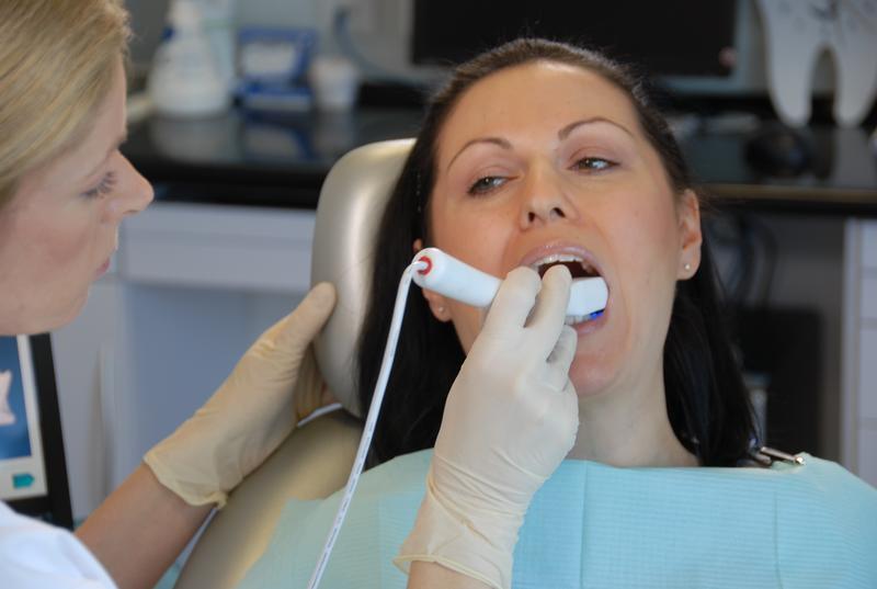 Der neue AIT 3D-Digitalscanner erleichtert zukünftig den Besuch beim Zahnarzt.