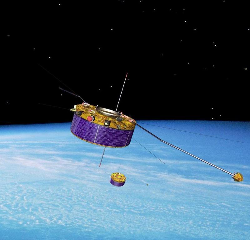 Das Bild von der Weltraummission CLUSTER zeigt eine Darstellung von zwei der vier Cluster Satelliten ("Tango" und "Rumba" ) mit der Erde im Hintergrund. Deutlich zu sehen ist der ausgefahrene Ausleger, an deren Ende empfindliche Sensoren befestigt si