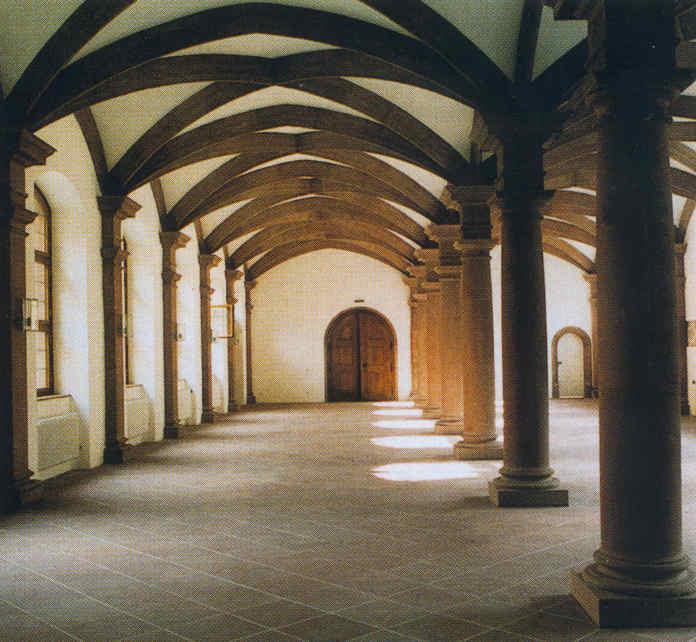 Blick in den ehemaligen Bibliothekssaal der Alten Universität.