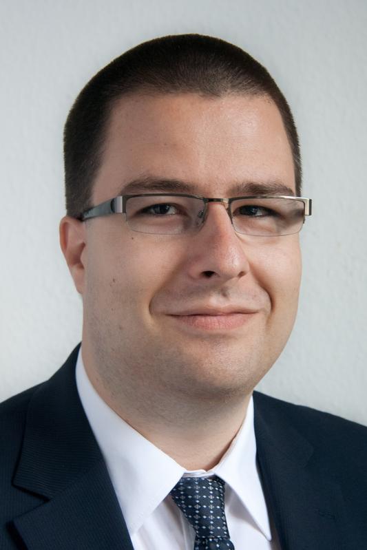 Dr. Robert Hellmann 