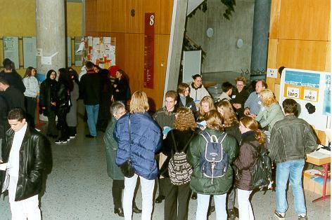 Infostände beim beim Tag der offenen Tür an der Fachhochschule Frankfurt am Main