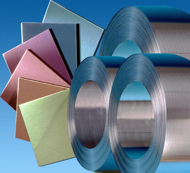 © Fraunhofer FEP - Die PVD-Beschichtung metallischer Platten und Bänder bietet verbesserte Oberflächeneigenschaften und kann mit den herkömmlichen Verfahren in Kosten und Qualität mithalten.