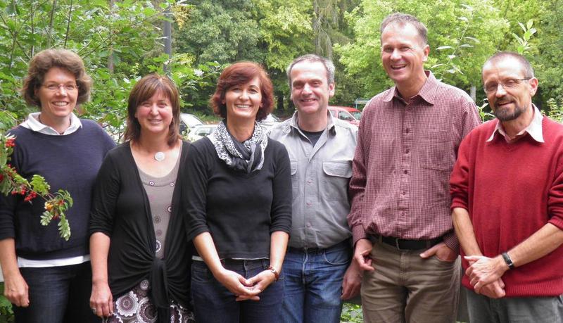 Dr. Stefan Bösner (2. v. r.) mit einem Teil seiner Arbeitsgruppe: Prof. Dr. Annette Becker, Marion Herz-Schuchhardt, Muazzez Ilhan, Jörg Haasenritter und Prof. Dr. Norbert Donner-Banzhoff (v. l. n. r.)