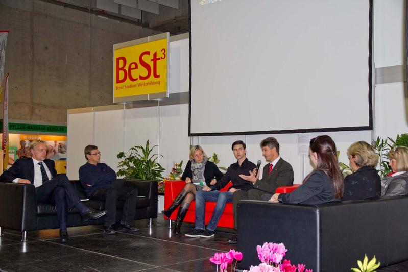 Die Gäste bei der Podiumsdiskussion (Foto: FH JOANNEUM, Abdruck honorarfrei).