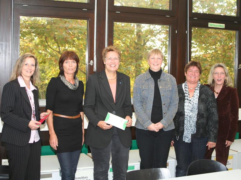 Prof. Dr. Patricia Nauwerck (PH), Andrea Geiger (Schwäbisch Gmünd), PH-Rektorin Prof. Dr. Astrid Beckmann, Annegret von Soosten (Aalen), Gertrud Kern (PH), Angelika Strauß (Heidenheim) (v.l.)