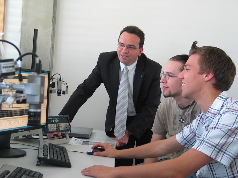 Ausbildung im Labor für industrielle Bildverarbeitung und technische Optik am Technologie Centrum Westbayern – einem An-Institut der Hochschule Augsburg.