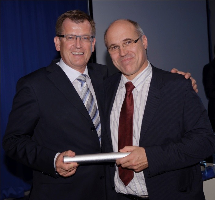 Prof. Dr. Tim Pohlemann und Prof. Dr. Wolfram Mittelmeier (r.)