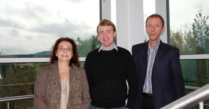 Prof. Dr. rer. nat. Monika Willert-Porada, Sebastian Schmitt B.Sc., PD Dr.-Ing. Thorsten Gerdes (von li.).