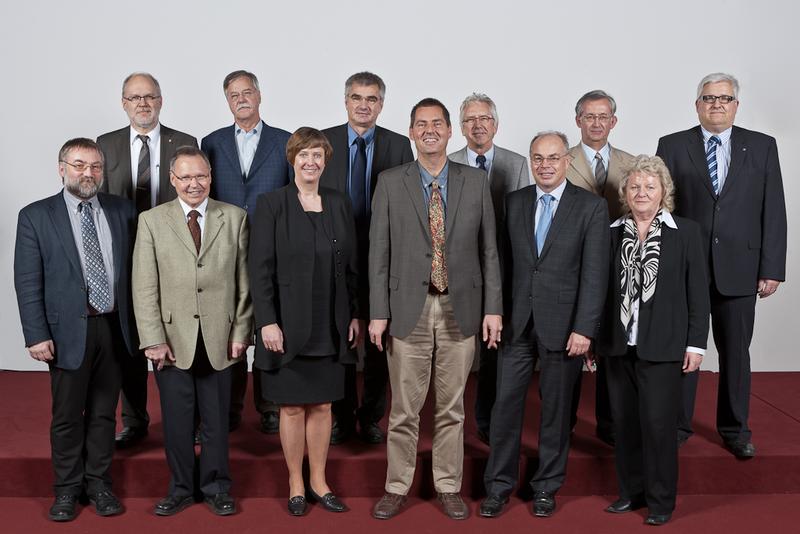  Der Verwaltungsrat des DFN-Vereins in seiner X. Wahlperiode. (v.l.n.r.): Wolfgang E. Nagel, Rainer W. Gerling, Wolfgang A. Slaby, Horst Stenzel, Ulrike Gutheil, Joachim Mnich, Hans-Joachim Bungartz, Peter Schirmbacher, Bernhard Neumair, Ulrich Lang, Christa Radloff, Siegfried Hackel (nicht im Bild: Carlos J. Härtel).