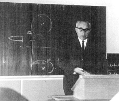 Vor genau 40 Jahren führte er die Fachrichtung "Technologie der Plastverarbeitung" an der Chemnitzer Uni ein: Prof. Ernst Möbius, hier in einer Vorlesung