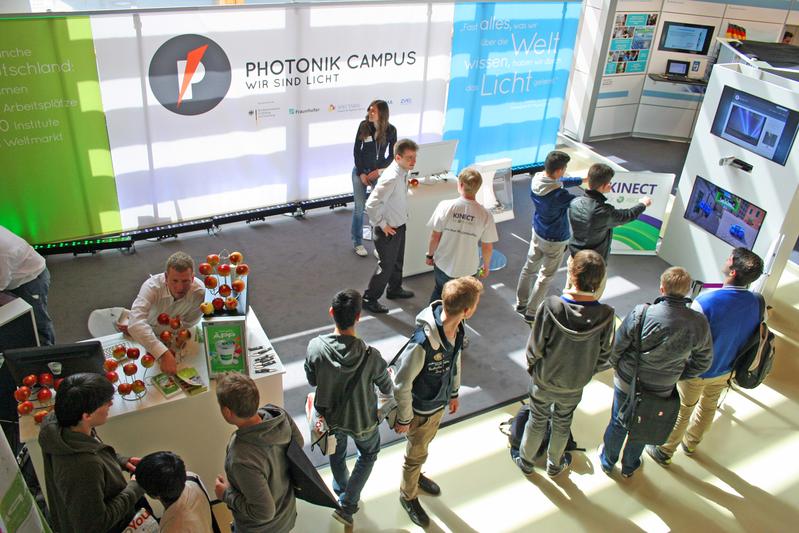 Der Photonik Campus Deutschland-Stand ist auf der TectoYou, Messe Hannover Pavillion 33 zu sehen © VDI Technologiezentrum GmbH