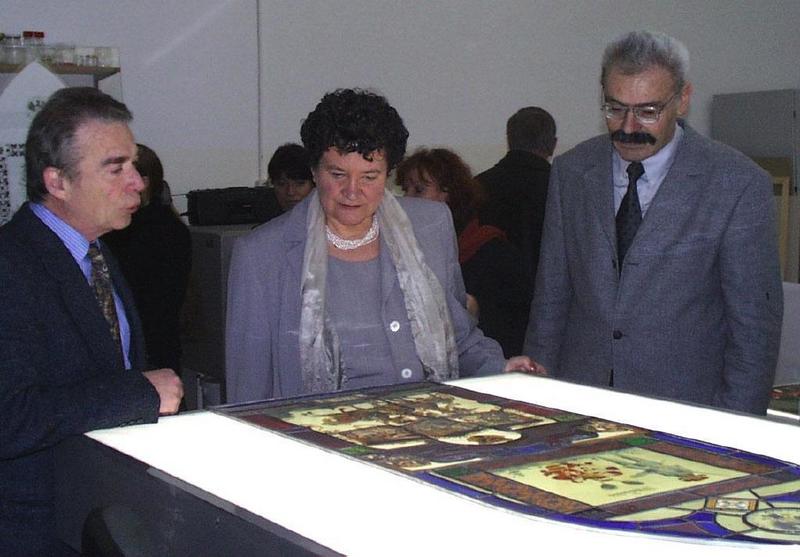 Thüringens Wissenschaftsministerin Prof. Dr. Dagmar Schipanski während eines Besuches im Kompetenzzentrum. Links Professor van Treeck, rechts Rektor Prof. Dr.-Ing. Storm.