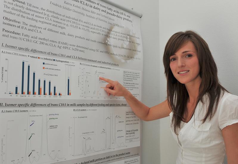 Die Diplom-Trophologin Melanie Bähr von der Universität Jena sucht Teilnehmer für eine wissenschaftliche Studie. Foto: Peter Scheere/FSU