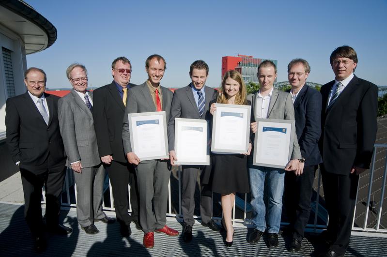 V.l.: Prof. Dr. Joachim Metzner, Präsident der Fachhochschule Köln, Karl-Heinz Matzkus, Rainer Matzkus, beide Gebr. Hubert und Josef KICKARTZ Stiftung, Justinius Böhringer (3. Preis), Eugen Filippenko (1. Preis), Larissa Preußner (2. Preis), Johannes Pricking (3. Preis), Prof. Dr. Josef Steinhoff (Dekan) und Prof. Dr. Jürgen Danielzik,  Fakultät für Bauingenieurwesen und Umwelttechnik 