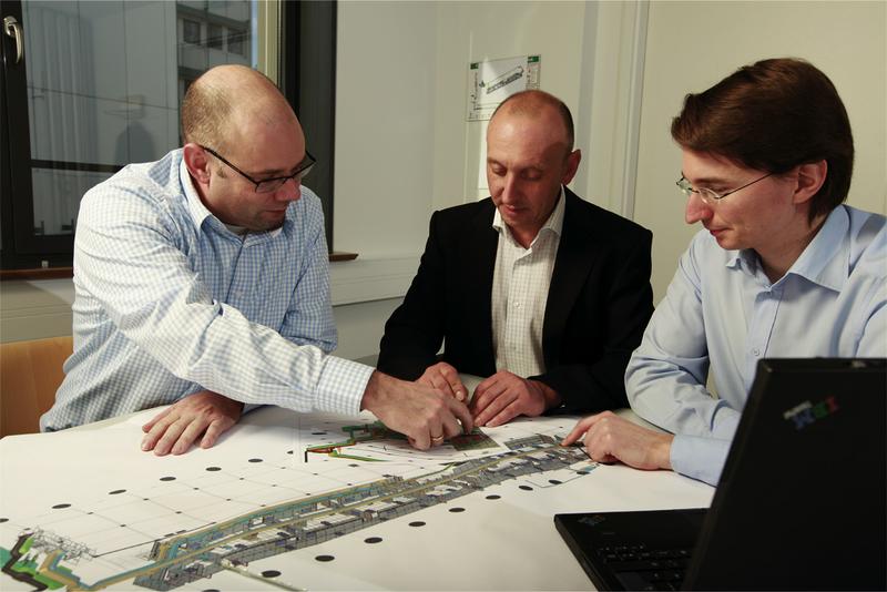 (V. l. n. r.) Joachim Seidelmann, Udo Gommel und Guido Kreck planen eine hochmoderne LED-Produktionsstätte in Rumänien.